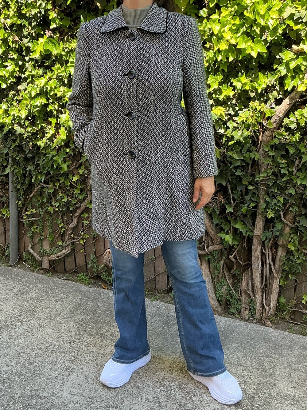 Women’s Coat from Overseas - Picture 5 of 12